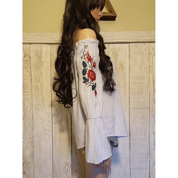 NWT Ivy & Main Off the Shoulder Embroidered Top - Picture 2 of 6